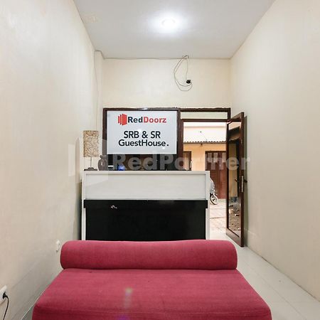 Sr Residence Near Mall Ciputra Cibubur Mitra Reddoorz Bekasi Bagian luar foto