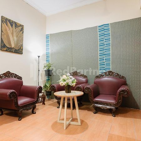 Sr Residence Near Mall Ciputra Cibubur Mitra Reddoorz Bekasi Bagian luar foto