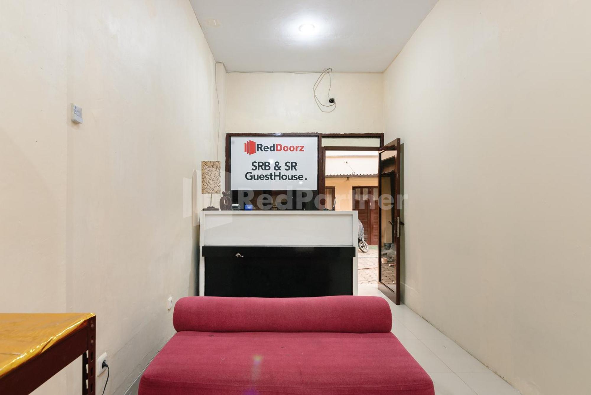 Sr Residence Near Mall Ciputra Cibubur Mitra Reddoorz Bekasi Bagian luar foto