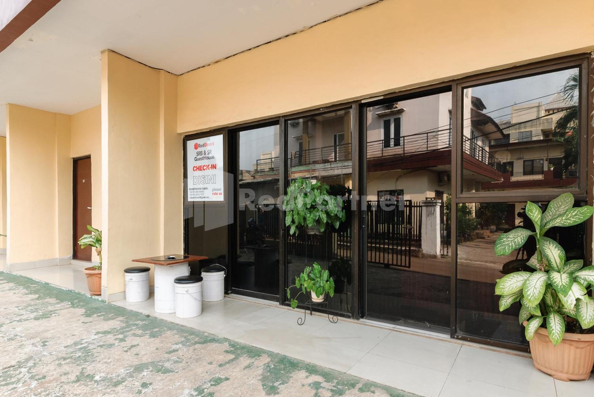 Sr Residence Near Mall Ciputra Cibubur Mitra Reddoorz Bekasi Bagian luar foto
