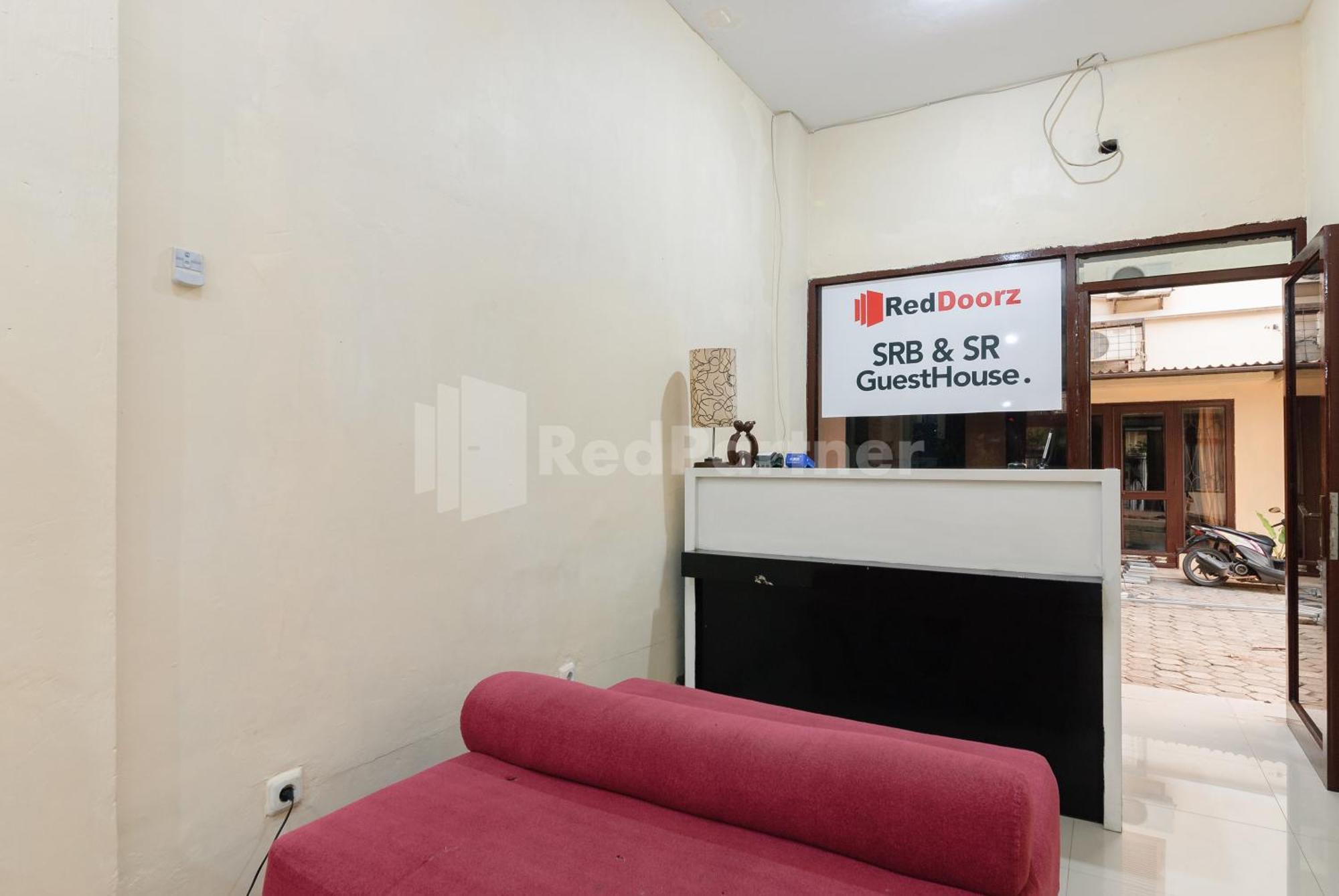 Sr Residence Near Mall Ciputra Cibubur Mitra Reddoorz Bekasi Bagian luar foto