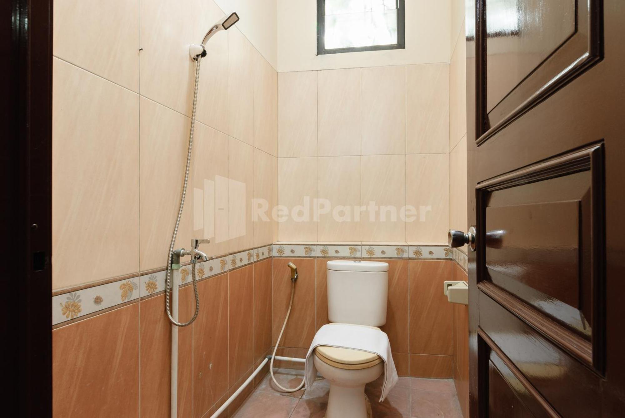 Sr Residence Near Mall Ciputra Cibubur Mitra Reddoorz Bekasi Bagian luar foto