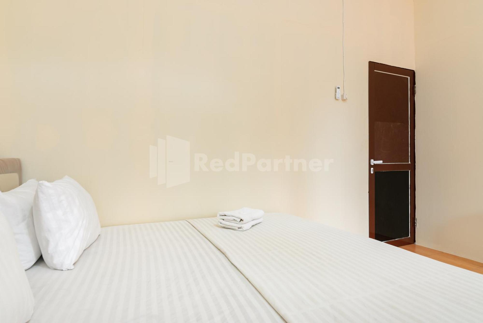 Sr Residence Near Mall Ciputra Cibubur Mitra Reddoorz Bekasi Bagian luar foto